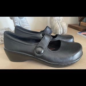Clogs brand black Mary Janes